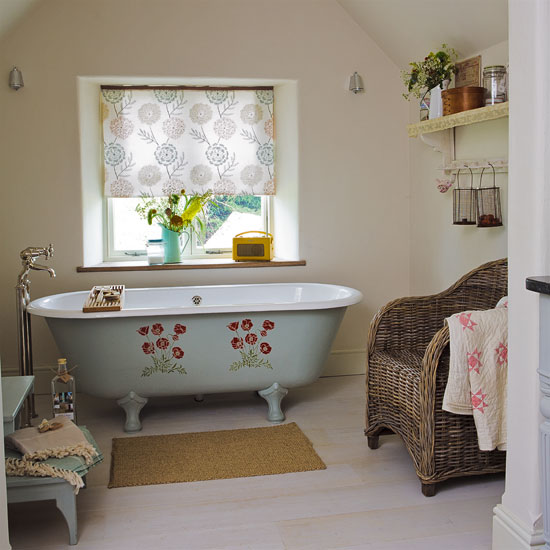 Cheerful country bathroom | Country bathroom idea | Bathroom decorating | Image | Housetohome