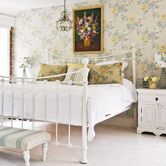 Traditional cottage bedroom | Bedroom decorating idea | housetohome.