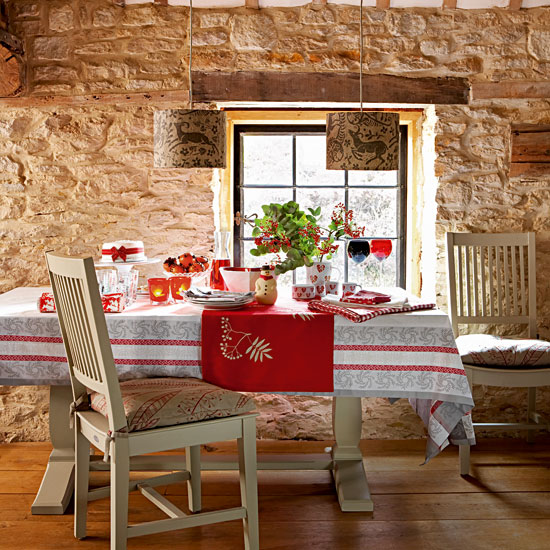 Cover lampshades in silk Cover lampshades in silk | Handmade Christmas decorating ideas | Christmas crafts | Christmas | PHOTO GALLERY | Country Homes & Interiors | Housetohome