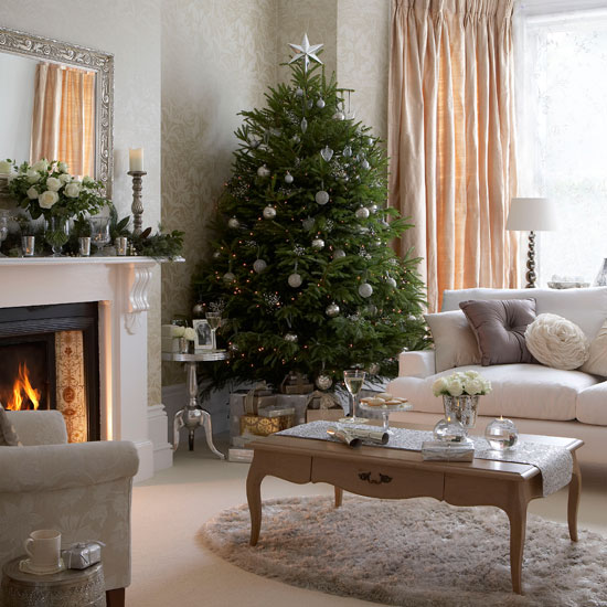 Cosy Christmas living room | Christmas living room decorating ideas | PHOTO GALLERY | Ideal Home | Housetohome