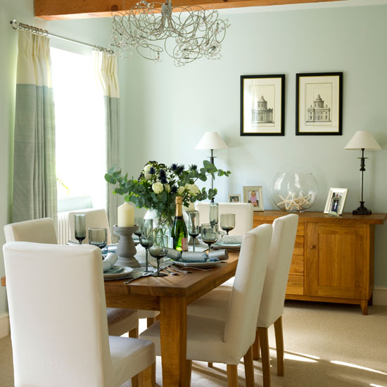 Chirstmas dining room | Step inside a new-build home dressed for Christmas | House tour | Christmas decorating ideas | PHOTO GALLERY | Ideal Home | Housetohome