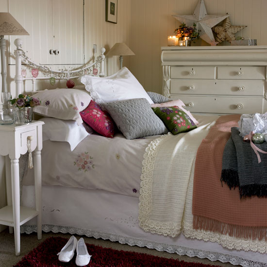 Choose vintage-style bedlinen | cosy | bedroom | country | PHOTO GALLERY | Country Homes & Interiors