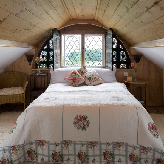 Make an attic bedroom hideaway | cosy | bedroom | country | PHOTO GALLERY | Country Homes & Interiors