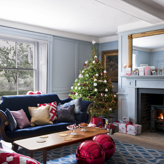 Christmas living room Christmas living room | Step inside a Georgian farmhouse dressed for Christmas | House tour | Christmas decorating ideas | PHOTO GALLERY | Livingetc | Housetohome.co.uk