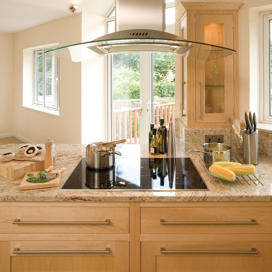 Hob | Take a look around this smart maple kitchen | Real kitchen | PHOTO GALLERY | Beautiful Kitchens