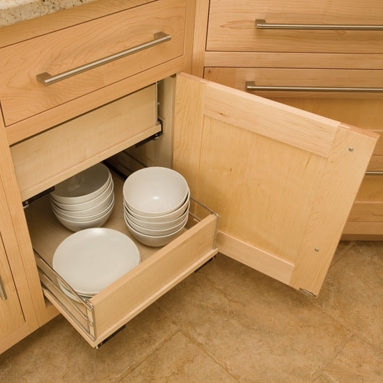 Sliding drawers | Take a look around this smart maple kitchen | Real kitchen | PHOTO GALLERY | Beautiful Kitchens
