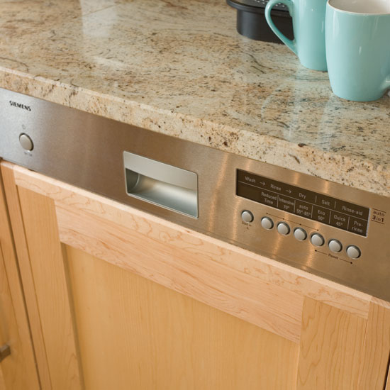 Dishwasher | Take a look around this smart maple kitchen | Real kitchen | PHOTO GALLERY | Beautiful Kitchens