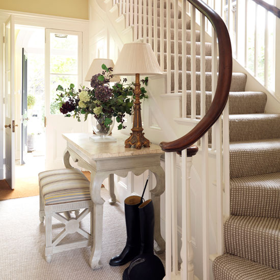 Light and spacious Classic entrance hall with neutral colours | Hallway | Housetohome | Decorating ideas | PHOTOGALLERY