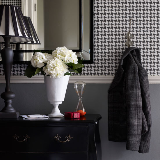 Colour coordination Classic monochrome entrance hall with chest of drawers | Hallway | Housetohome | Geometric wallpaper | Decorating ideas | PHOTOGALLERY