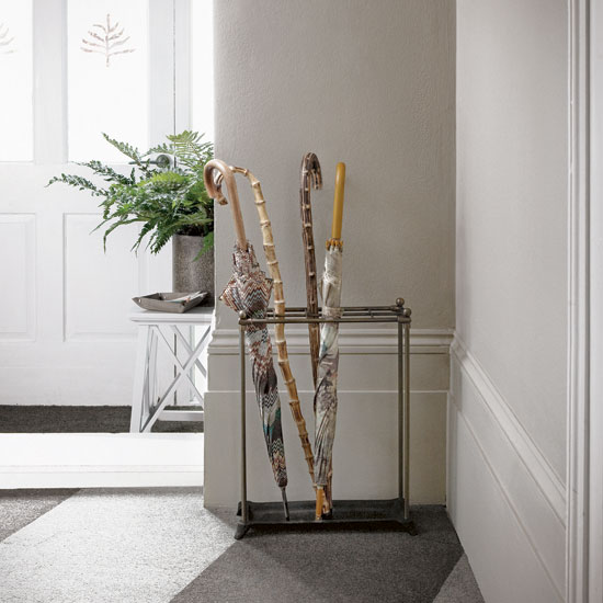 Careful accessorising Classic umbrella stand in entrance hall | Hallway | Housetohome | Umbrella stand | Decorating ideas | PHOTOGALLERY