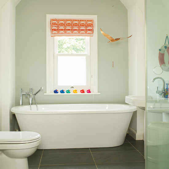 Relaxed modern bathroom | Bathroom decorating ideas | Bathroom | Homes & Gardens | IMAGE | Houstohome.co.uk