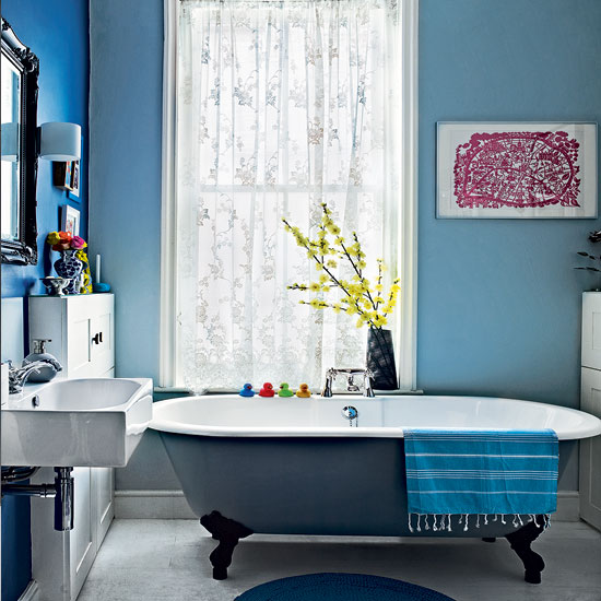 Bathroom | Take a tour around an eclectic garden flat | House tours | PHOTO GALLERY | Livingetc