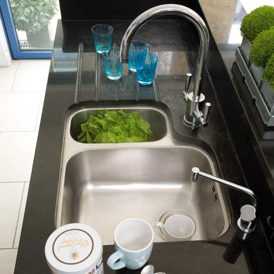 Sink and tap | Take a tour around a light-filled kitchen | Kitchen tour | PHOTO GALLERY | Beautiful Kitchens