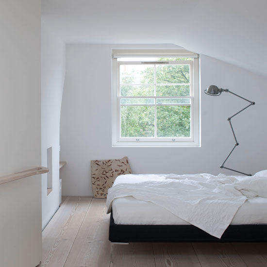 Minimal-white-bedroom.jpg