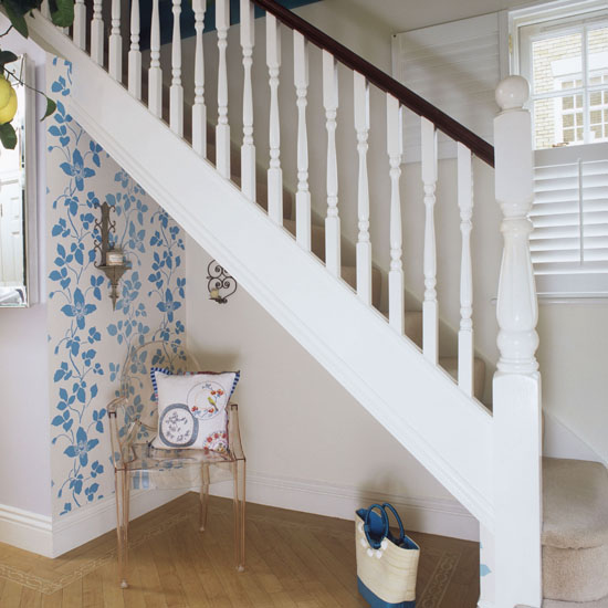 Elegant feature wall Hallway colour schemes | hallway | PHOTO GALLERY | 25 Beautiful Homes | Housetohome
