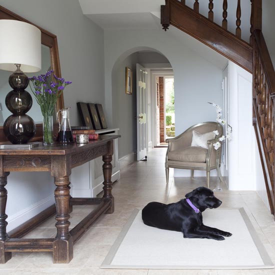 Elegant tiled hallway Elegant tiled hallway | Hallway colour schemes | hallway | PHOTO GALLERY | 25 Beautiful Homes | Housetohome