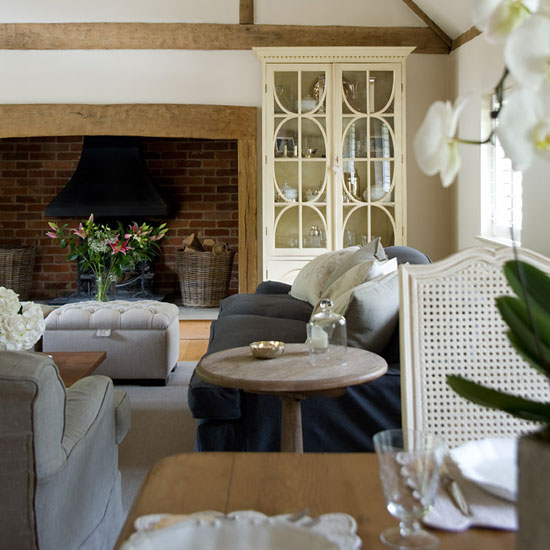 Dining area Dining area | Buckinghamshire cottage | House tour | PHOTO GALLERY | Country Homes & Interiors | Housetohome.co.uk