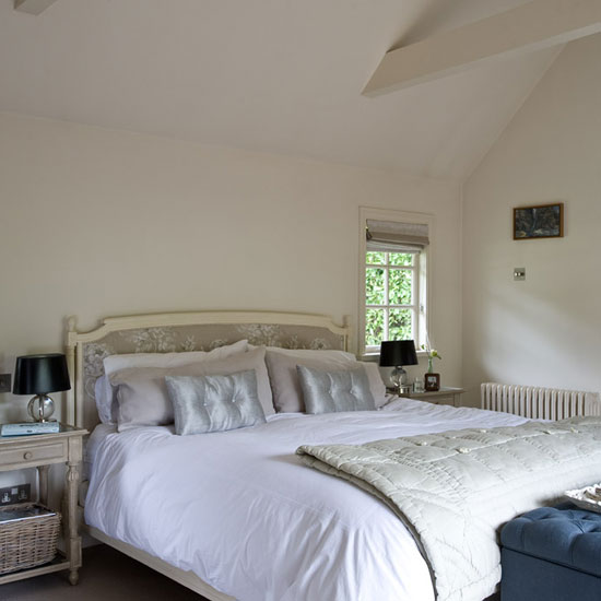 Bedroom Bedroom | Buckinghamshire cottage | House tour | PHOTO GALLERY | Country Homes & Interiors | Housetohome.co.uk