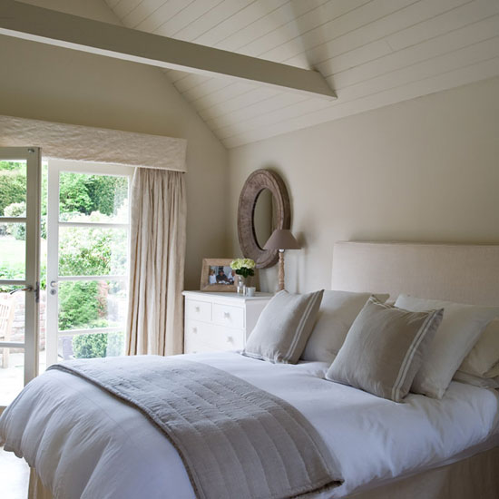 Guest bedroom Guest bedroom | Buckinghamshire cottage | House tour | PHOTO GALLERY | Country Homes & Interiors | Housetohome.co.uk