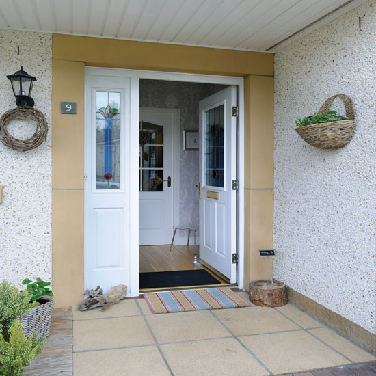 Neutral front garden