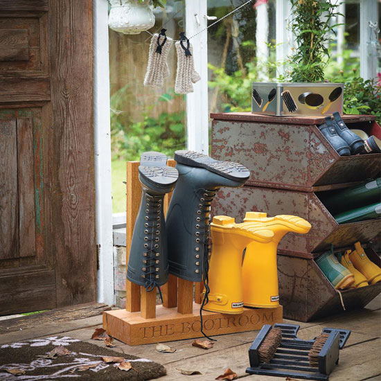 Country utility room with boot storage 