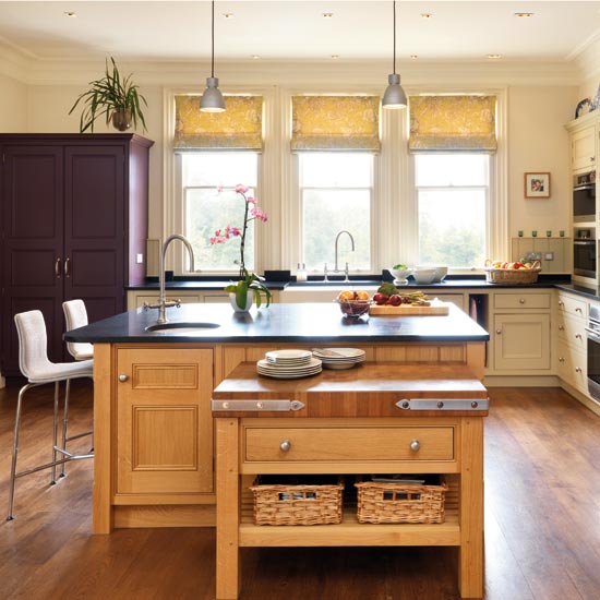 Painted oak kitchen Kitchen | Take a tour around a timeless family kitchen | Kitchens tour | Beautiful Kitchens | PHOTO GALLERY