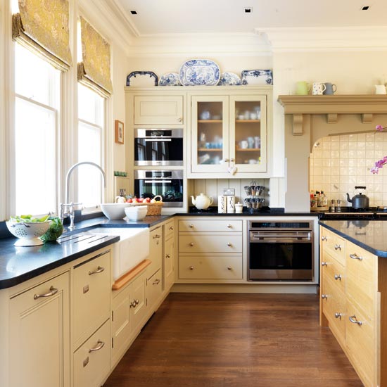 Sink area Sink area | Take a tour around a timeless family kitchen | Kitchens tour | Beautiful Kitchens | PHOTO GALLERY