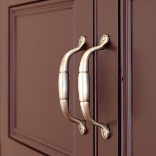 Traditional handles Traditional handles | Take a tour around a timeless family kitchen | Kitchens tour | Beautiful Kitchens | PHOTO GALLERY