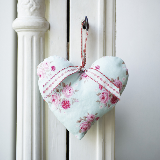 Add dried lavender to the heart's filling to deter moths from your clothes 