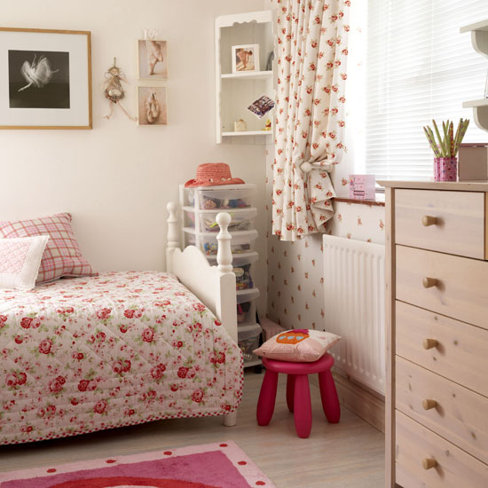 Pretty floral scheme for girl's bedroom