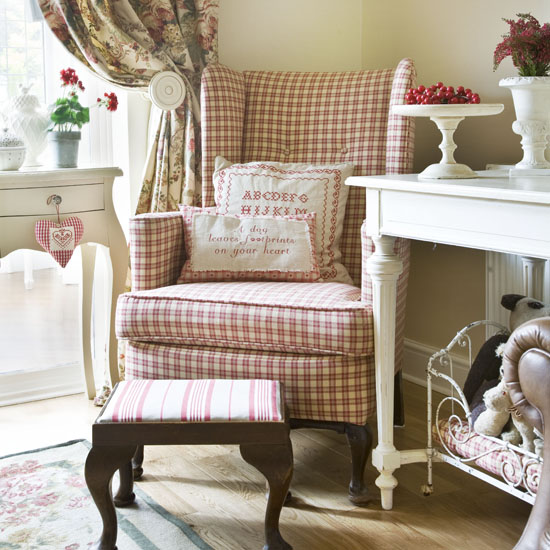 Grown-up checks and stripes | Girls' bedroom schemes | Childrens' bedrooms| bedroom | PHOTO GALLERY | 25 Beautiful Homes | Housetohome