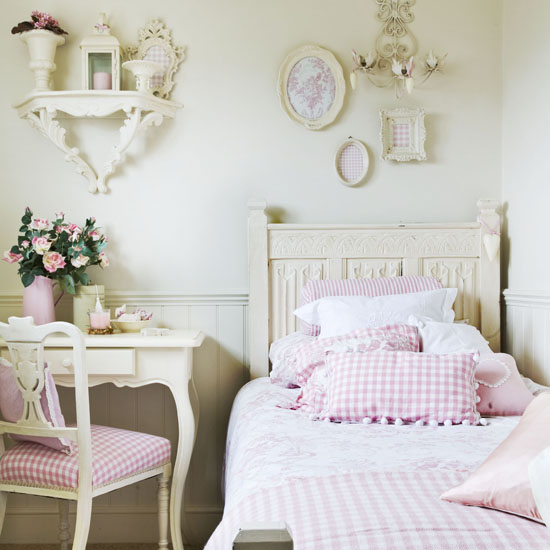 Stylish country scheme for girl's bedroom