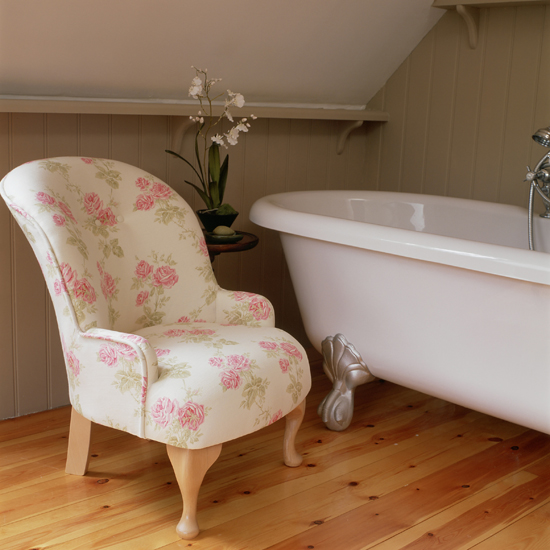 Elegant florals Bathroom with floral armchair | elegant | Bathroom colour schemes | Bathroom | Bathroom decorating ideas | PHOTO GALLERY | 25 Beautiful Homes | Housetohome