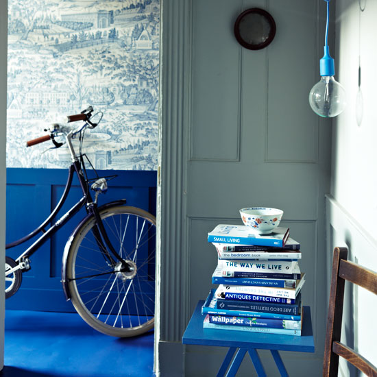 Add richness with paint Blue and white entrance hall with pictorial wallpaper | Design ideas | Housetohome | PHOTOGALLERY