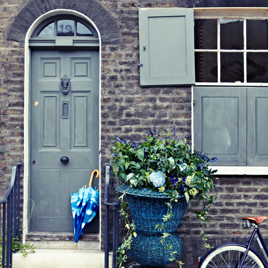 Accent with cobalt Blue front door and shutters with cobalt accessories | Design ideas | Housetohome | PHOTOGALLERY