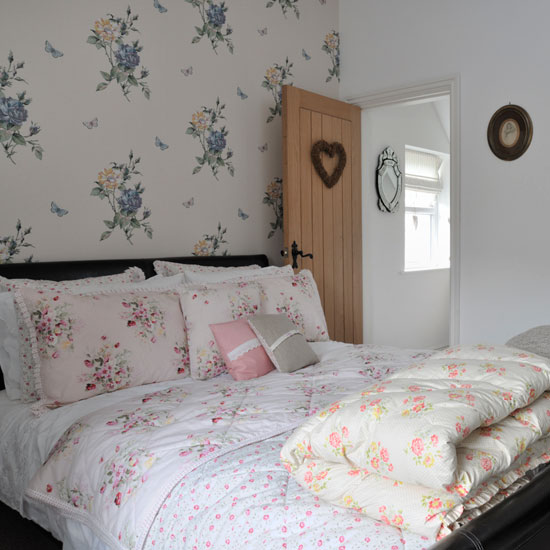 bedroom with vintage quilts | easy decorating ideas | design ideas ...