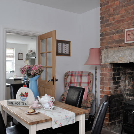 Vintage-style dining room in pretty home | easy decorating ideas | design ideas small homes | PHOTO GALLERY | Style at Home | Housetohome