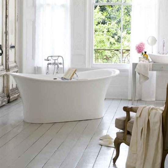 Go for simple bath shapes Go for simple bath shapes | country bathroom | Country Homes & Interiors