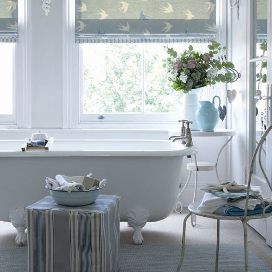 Choose fabrics in country colours Choose fabrics in country colours | country bathroom | Country Homes & Interiors