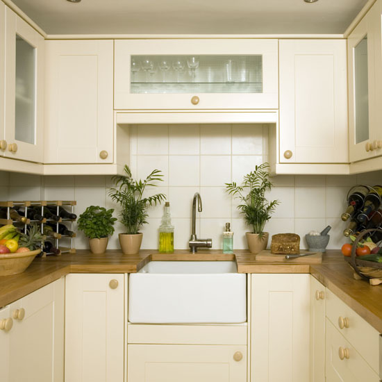 Compact kitchen with butler's sink Compact kitchen with butler's sink | Small kitchens | Kitchen | PHOTO GALLERY | 25 Beautiful Homes | Housetohome