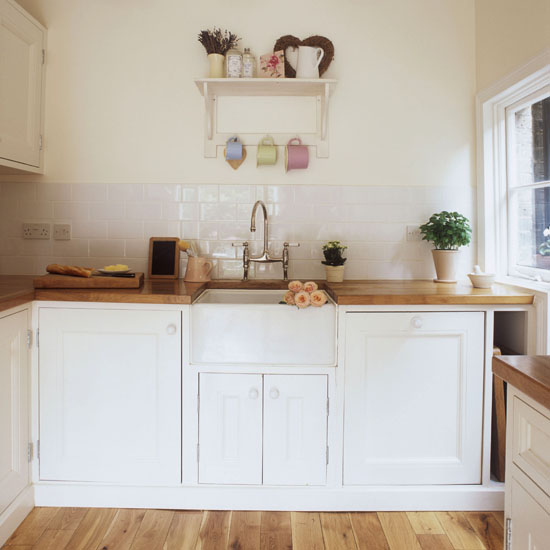 White and wood kitchen White and wood kitchen | Small kitchens | Kitchen | PHOTO GALLERY | 25 Beautiful Homes | Housetohome