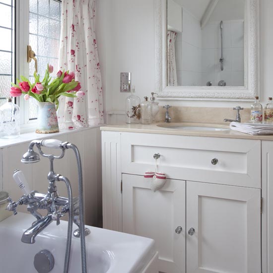 Bathroom Bathroom | House tour | Elegant 1930s Surrey house | PHOTO GALLERY | 25 Beautiful Homes | Housetohome