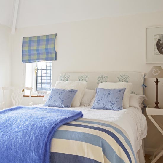 Guest bedroom Guest bedroom | House tour | Elegant 1930s Surrey house | PHOTO GALLERY | 25 Beautiful Homes | Housetohome