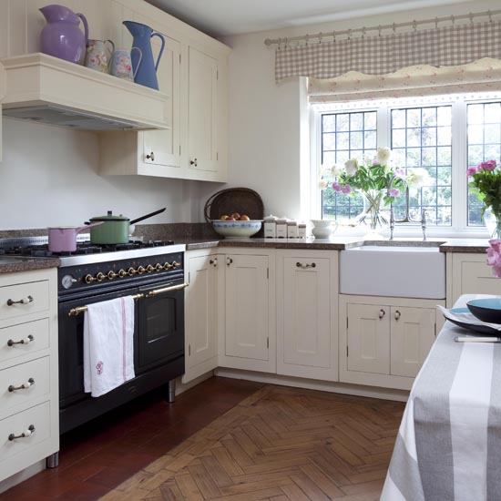 Kitchen Kitchen | House tour | Elegant 1930s Surrey house | PHOTO GALLERY | 25 Beautiful Homes | Housetohome