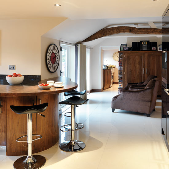 Relaxed living area Relaxed living area | Take a tour around a walnut and Parapan kitchen | Kitchen tour | Beautiful Kitchens | PHOTO GALLERY