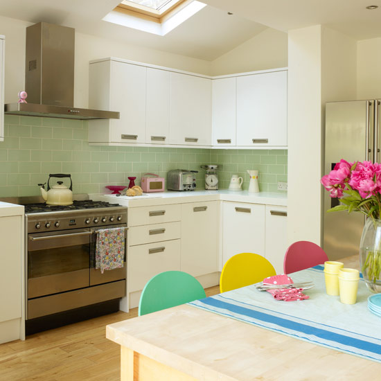 Kitchen diner | Laura's colourful house tour | kitchen diner | kitchen | dining table | dining chairs | PHOTO GALLERY | Style at Home | Housetohome