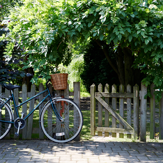 Picket fence Garden path | Gardens | Front garden designs | PHOTO GALLERY | Housetohome.co.uk