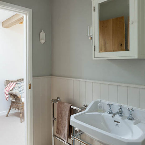 Bathroom Simple white bathroom with tongue and groove panels | Country house | Homes & Gardens | PHOTOGALLERY
