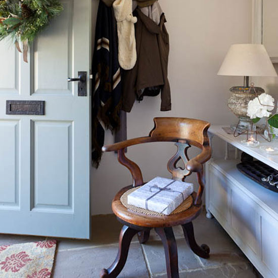 Entrance hall Small white entrance hall | Country house | Homes & Gardens | PHOTOGALLERY