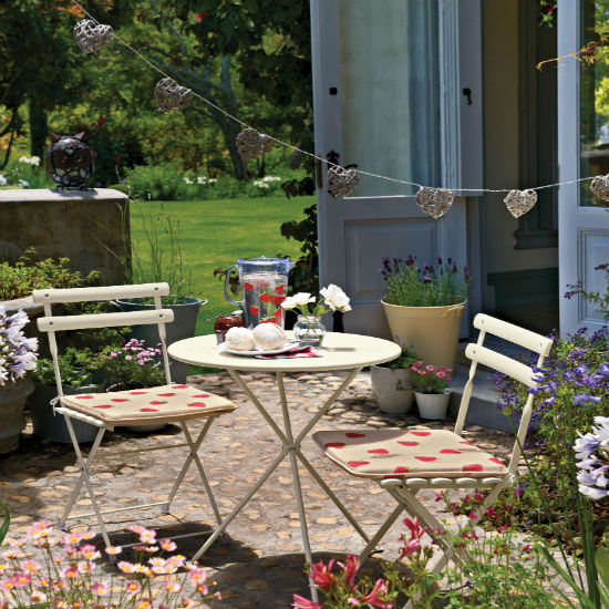 Pretty up a courtyard Pretty up a courtyard | Patio | Garden | IDEAS GALLERY | Ideal Home | Housetohome